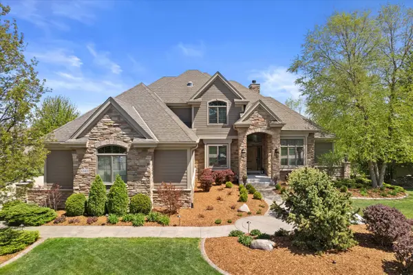 6140 S Conservancy Dr, New Berlin, WI 53151
