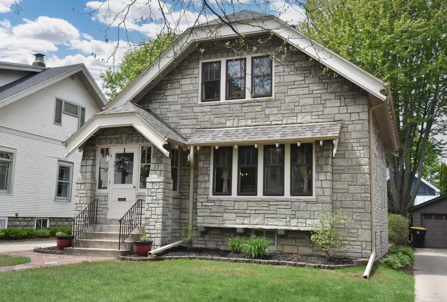 2217 N 71st St, Wauwatosa, WI 53213 - #2