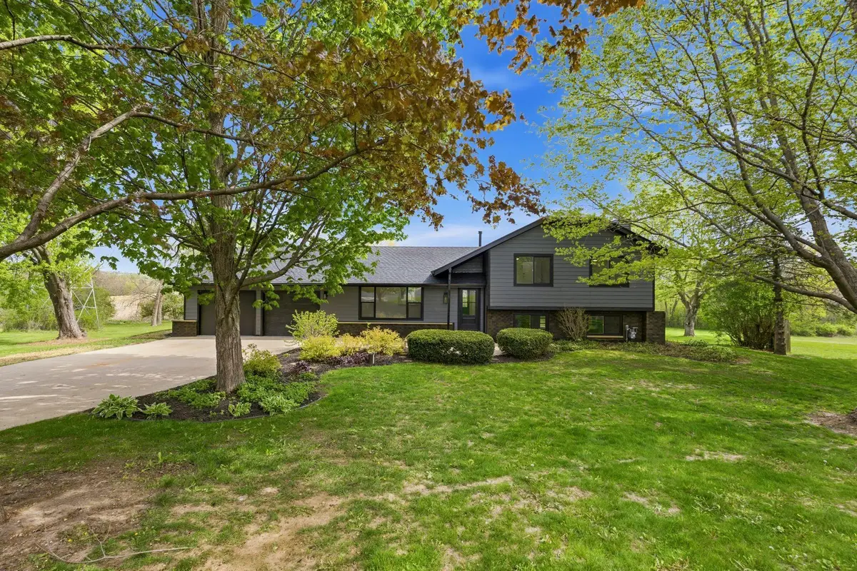 W309S10340 Knoll Ct, Mukwonago, WI 53149 - #1