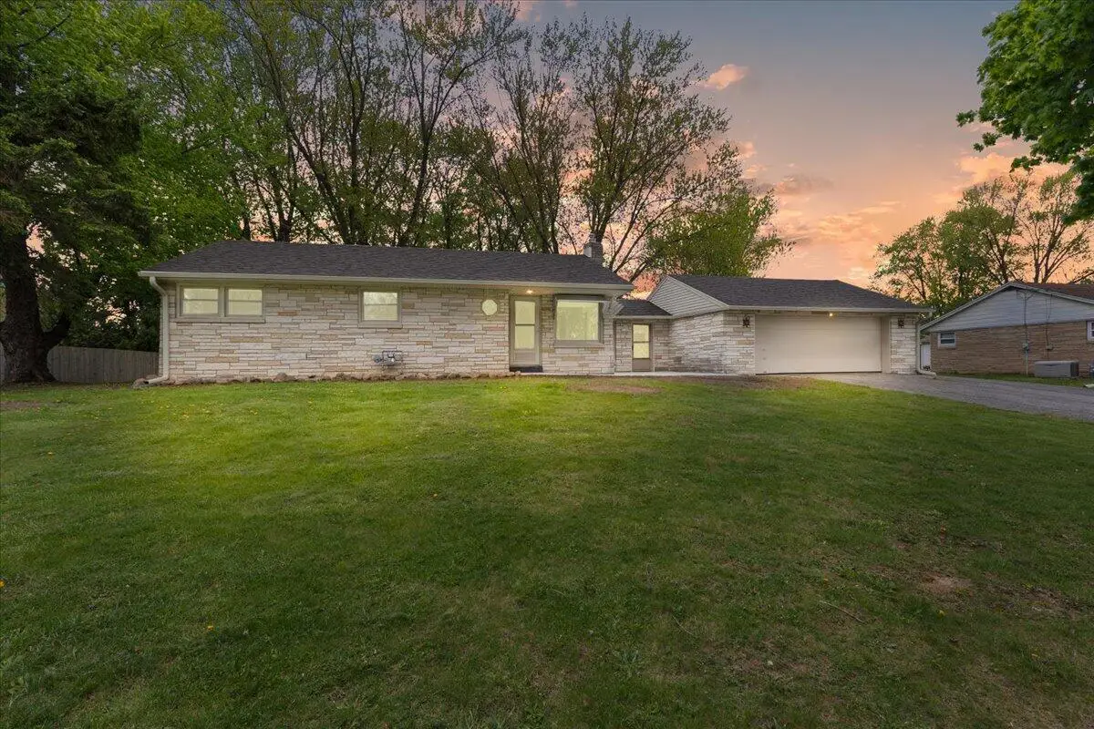 N69W13409 Harding Dr, Menomonee Falls, WI 53051 - #1