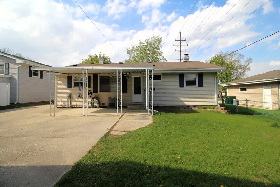 2111 Canary St, West Bend, WI 53090 - #2