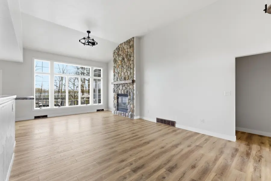 633 S Neumeyer Ln, Rockland, WI 54110 - #3