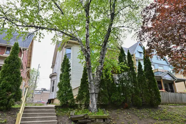 2825 W Juneau Ave N, Milwaukee, WI 53208