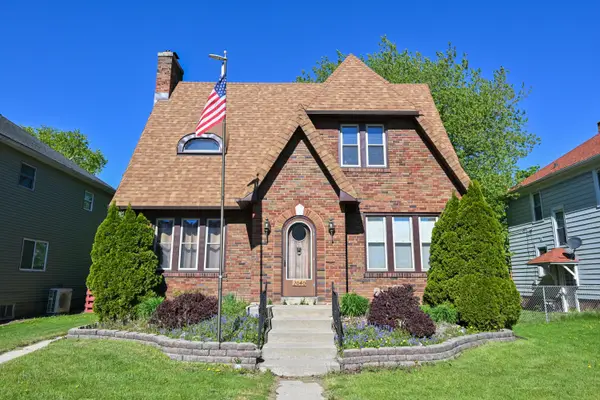 2040 Saint Clair St, Racine, WI 53402