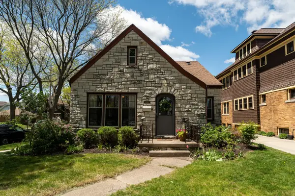 2505 N 62nd St, Wauwatosa, WI 53213