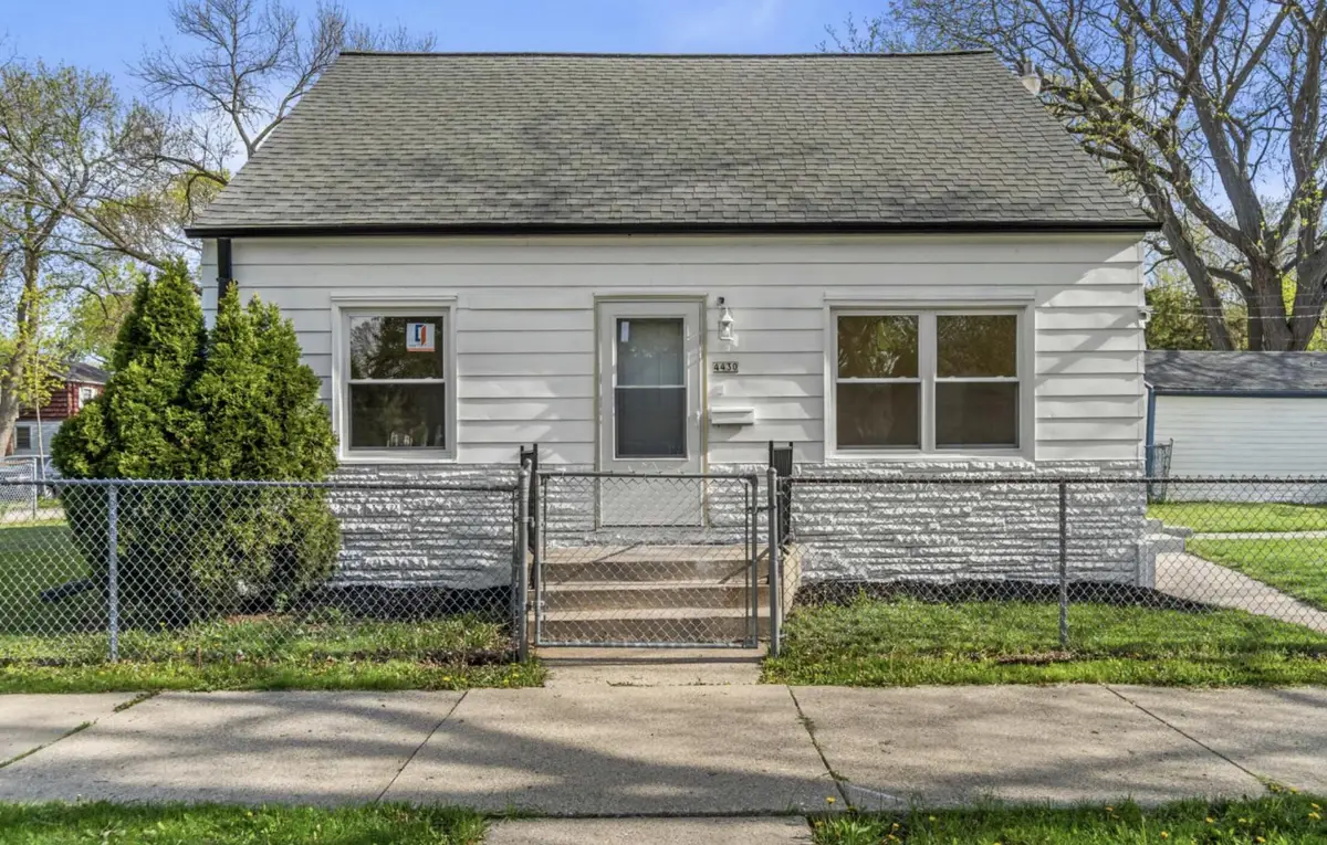4430 W Glendale Ave, Milwaukee, WI 53218 - #1