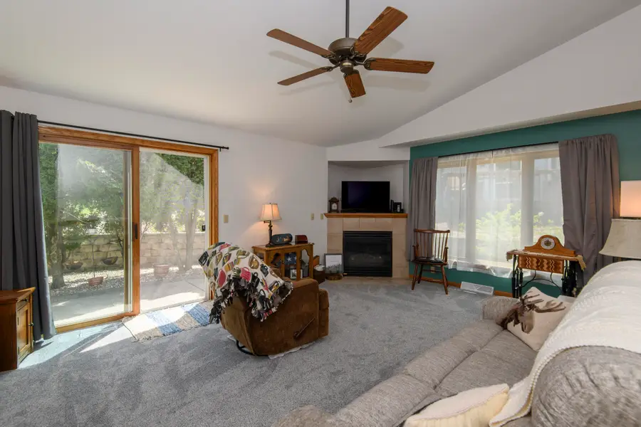 966 Bay View Cir, Mukwonago, WI 53149 - #3