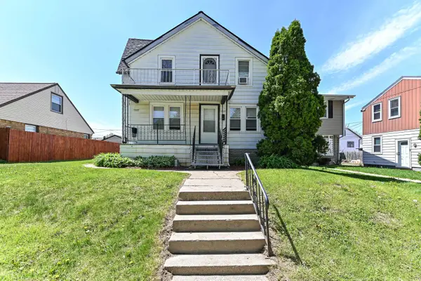 2445 S 62nd St, West Allis, WI 53219