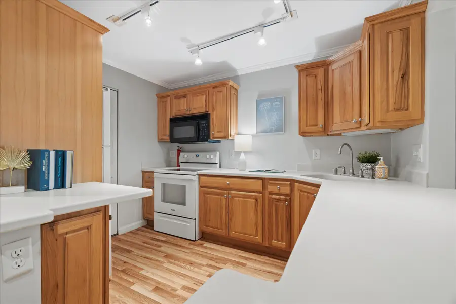 303 E Henry Clay St, Whitefish Bay, WI 53217 - #2