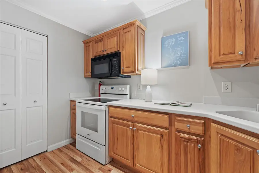 303 E Henry Clay St, Whitefish Bay, WI 53217 - #3