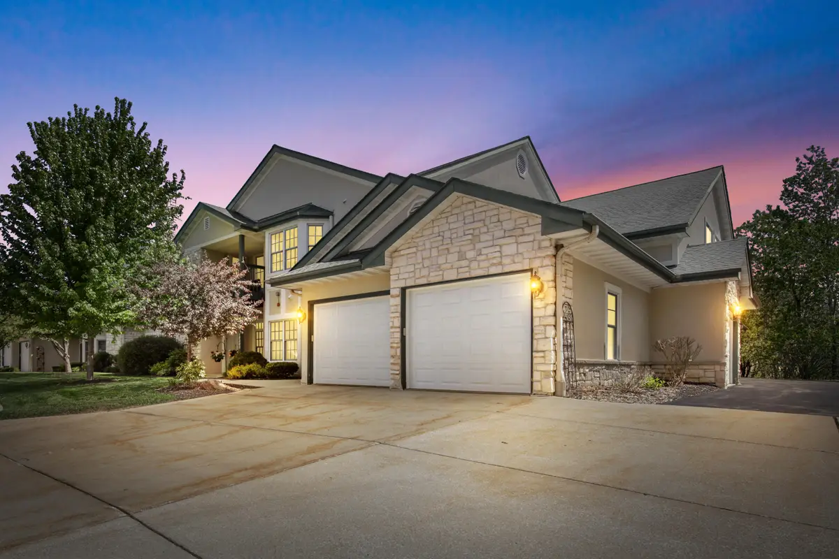10210 W Deerwood Ln, Franklin, WI 53132 - #1