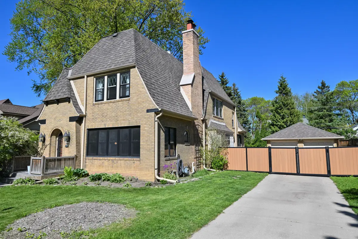 2350 Lefeber Ave, Wauwatosa, WI 53213 - #1