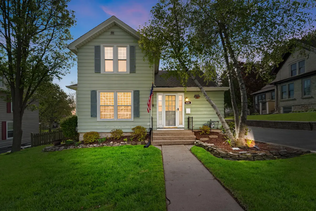 424 James St, Burlington, WI 53105 - #1