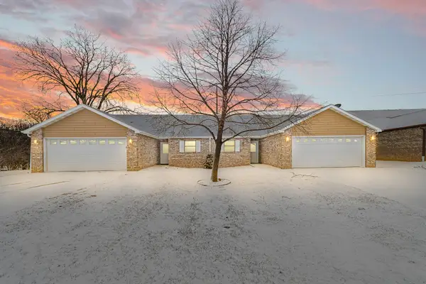1678A Drum Corps Dr, Menasha, WI 54952