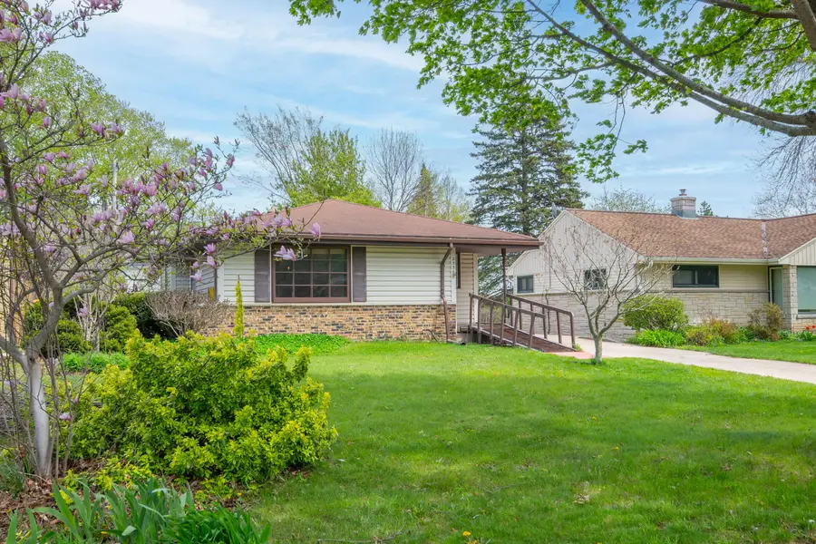 2336 N 116th St, Wauwatosa, WI 53226 - #2
