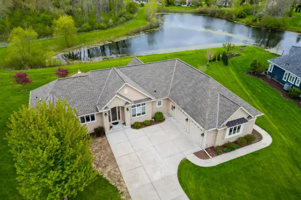 8622 S Avian Way, Franklin, WI 53132