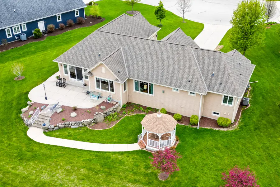 8622 S Avian Way, Franklin, WI 53132 - #3