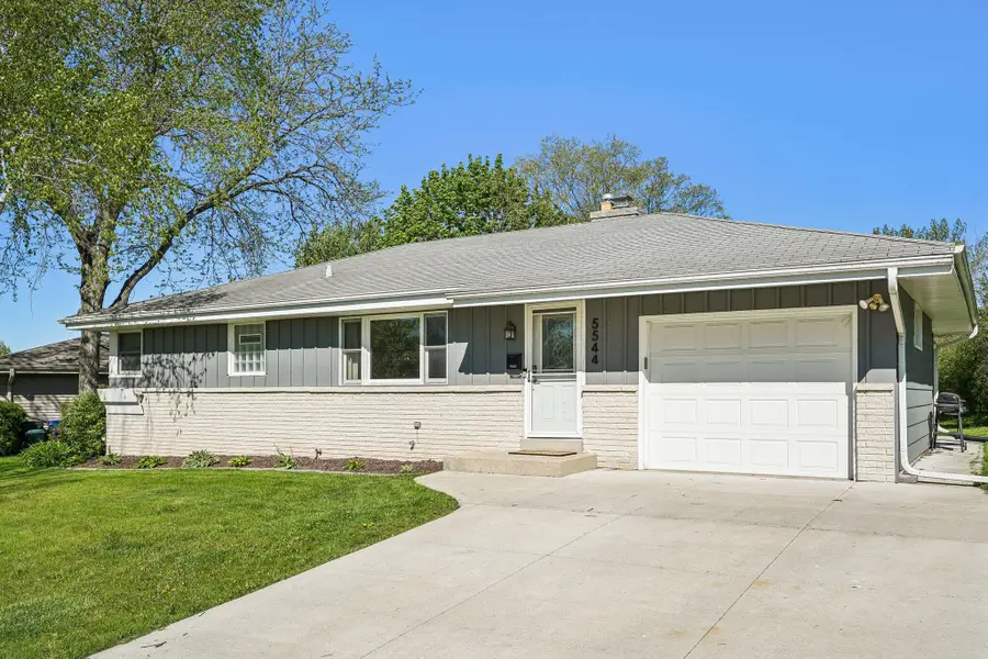 5544 Oakwood St, Greendale, WI 53129 - #3