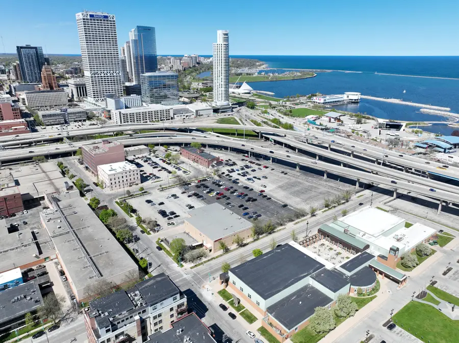 525 E Chicago St, Milwaukee, WI 53202 - #2