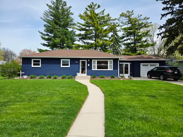 434 Greenland Ave, Oconomowoc, WI 53066