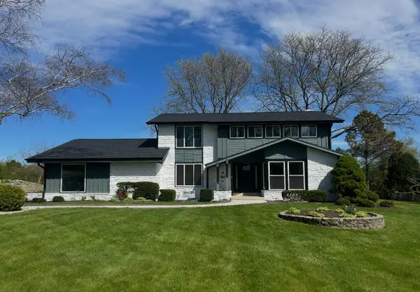 7693 Overlook Dr, Greendale, WI 53129