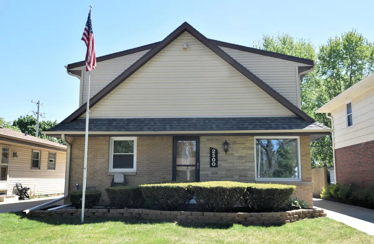 2500 N 116th St, Wauwatosa, WI 53226 - #1