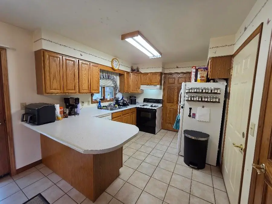 1002 Chrysler Dr, Mishicot, WI 54228 - #2