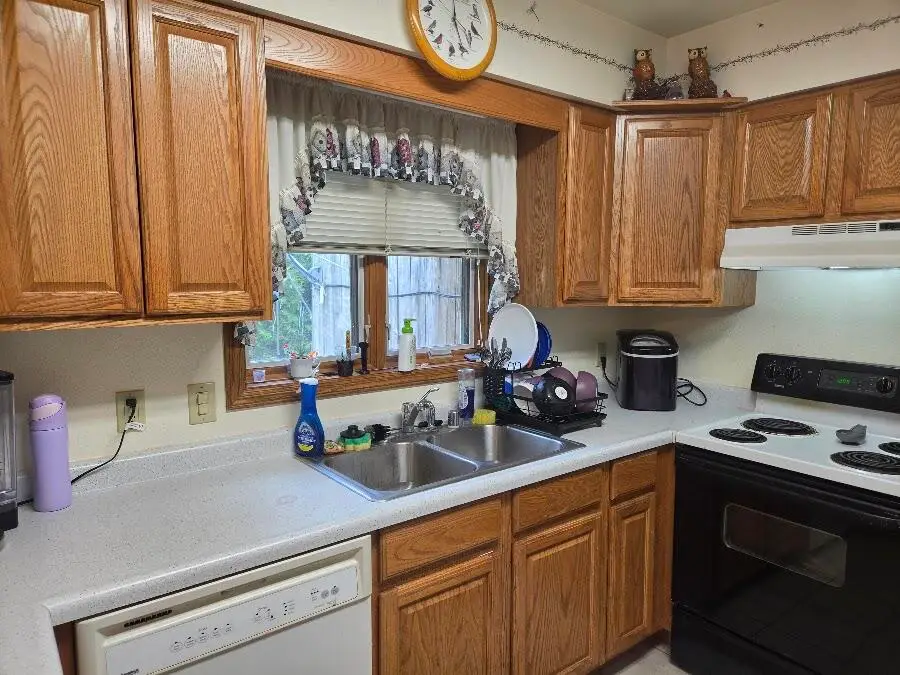 1002 Chrysler Dr, Mishicot, WI 54228 - #3