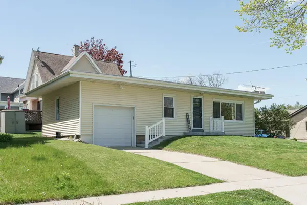 618 N Water St, Watertown, WI 53098