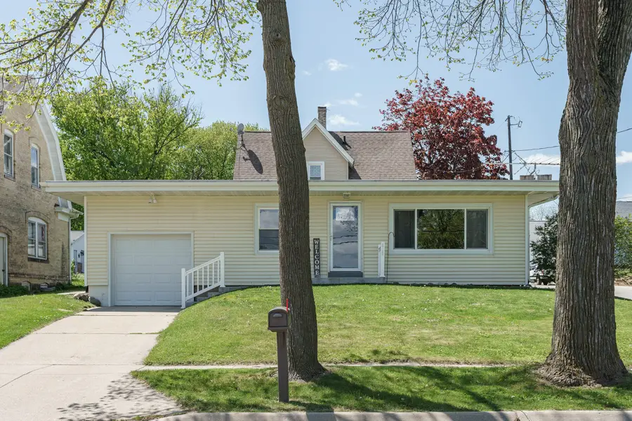 618 N Water St, Watertown, WI 53098 - #2