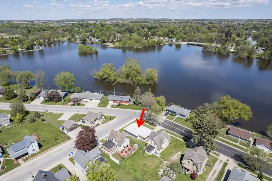 618 N Water St, Watertown, WI 53098 - #3