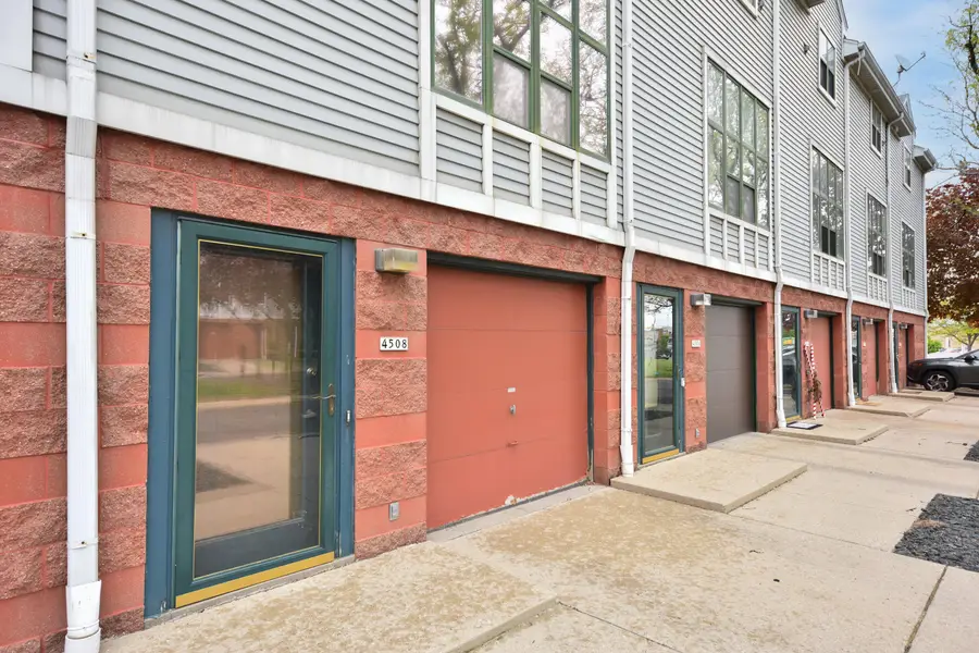 4508 W Westchester Sq, West Milwaukee, WI 53214 - #2
