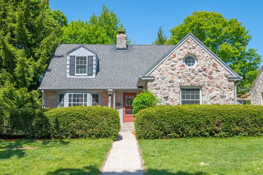 8022 Jackson Park Blvd, Wauwatosa, WI 53213 - #2