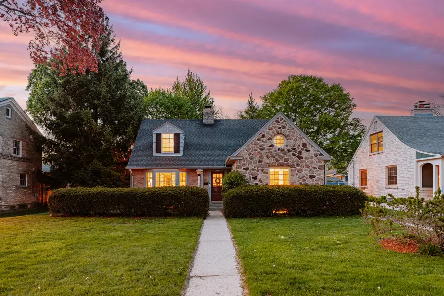 8022 Jackson Park Blvd, Wauwatosa, WI 53213 - #3