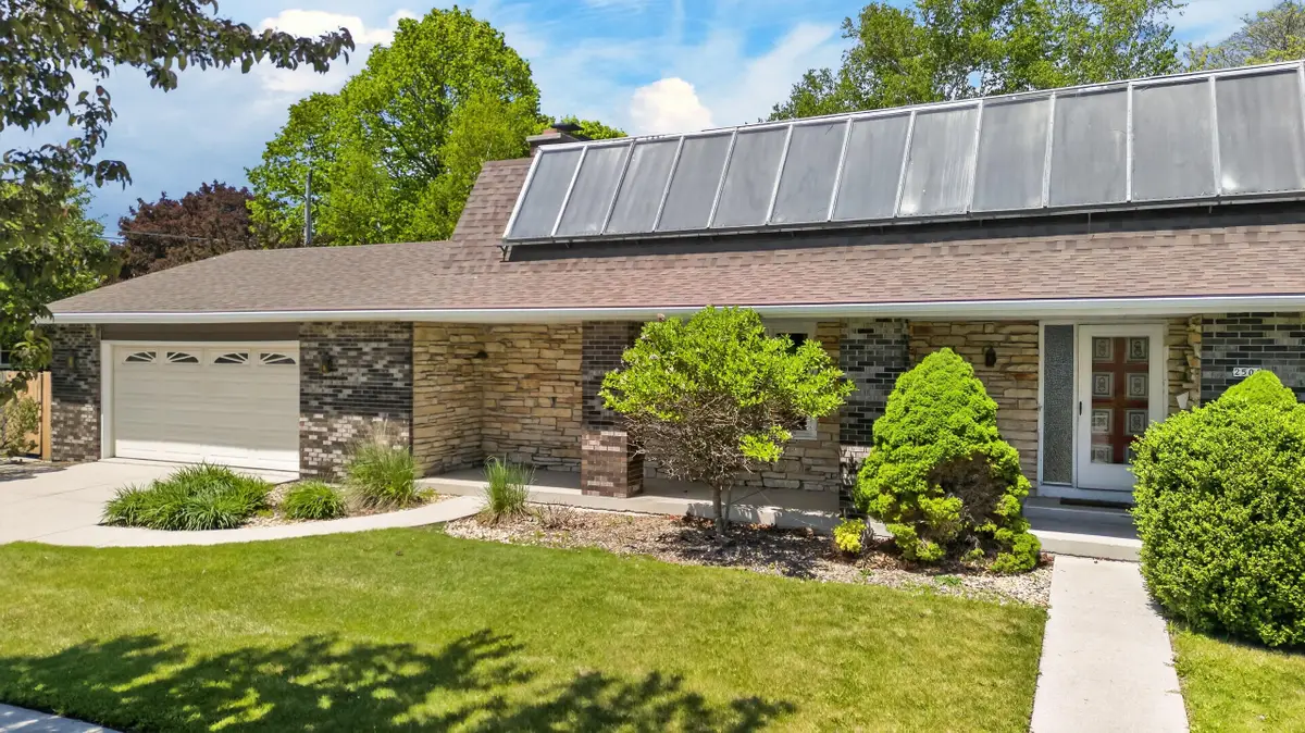 2506 Geele Ave, Sheboygan, WI 53083 - #1