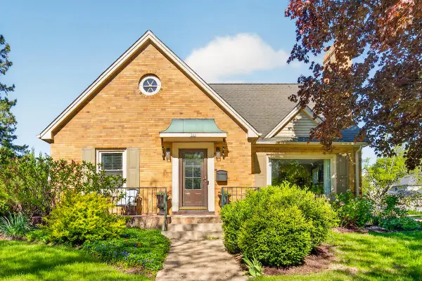 301 S Perkins Blvd, Burlington, WI 53105