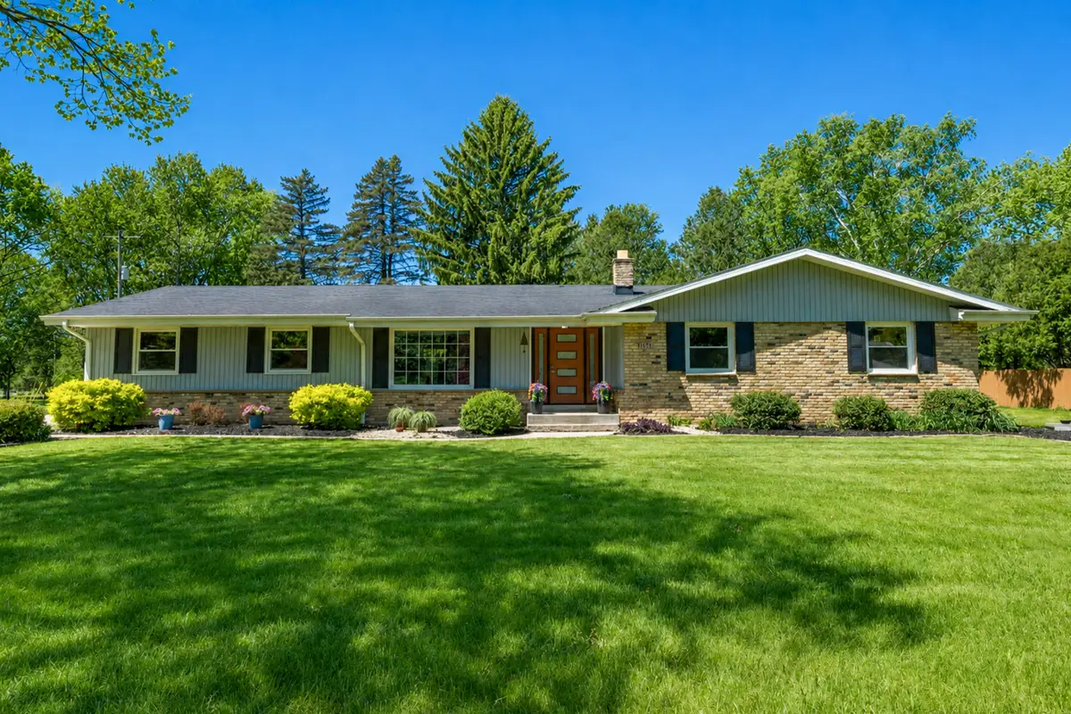 11549 N Meadowbrook Dr, Mequon, WI 53097 - #1