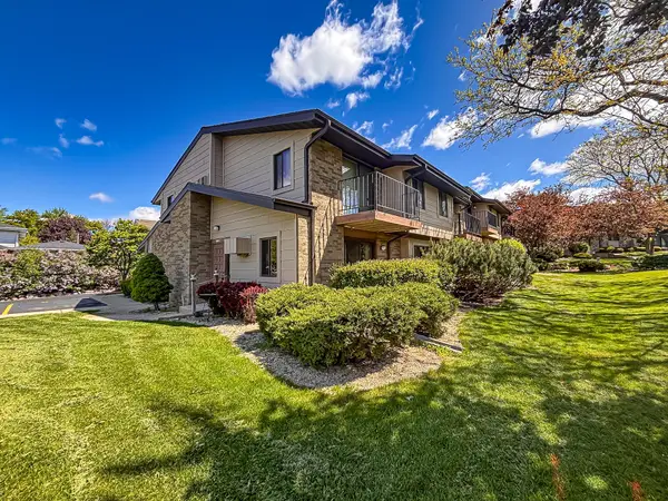 306 Sheffield Rd, Waukesha, WI 53186