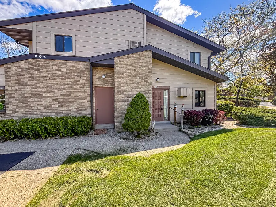 306 Sheffield Rd, Waukesha, WI 53186 - #3