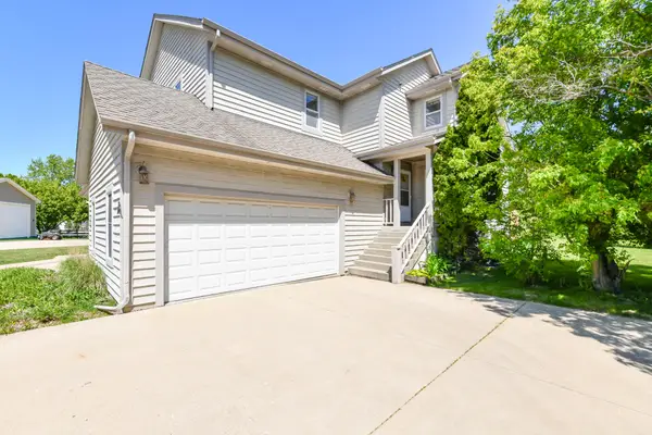 N27W26410 Christian Ct, Pewaukee, WI 53072