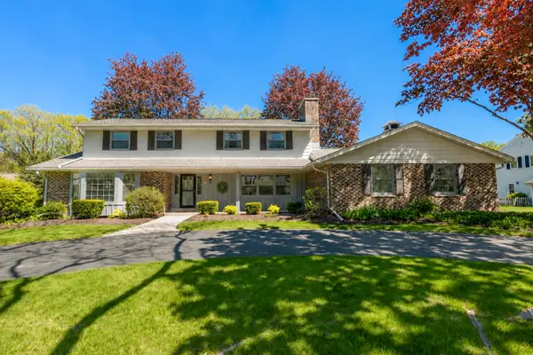 18120 Le Chateau Dr, Brookfield, WI 53045