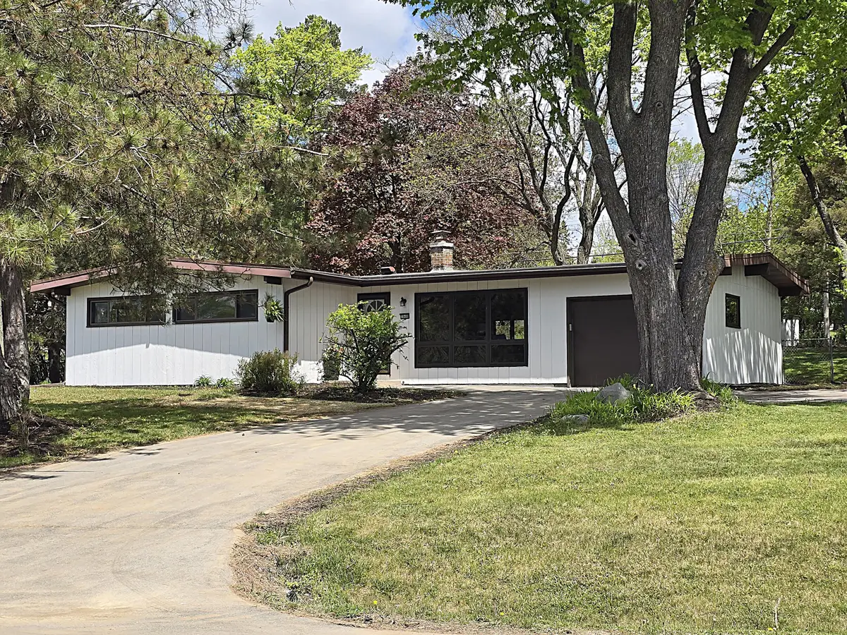 18400 Beverly Hills Dr, Brookfield, WI 53045 - #1