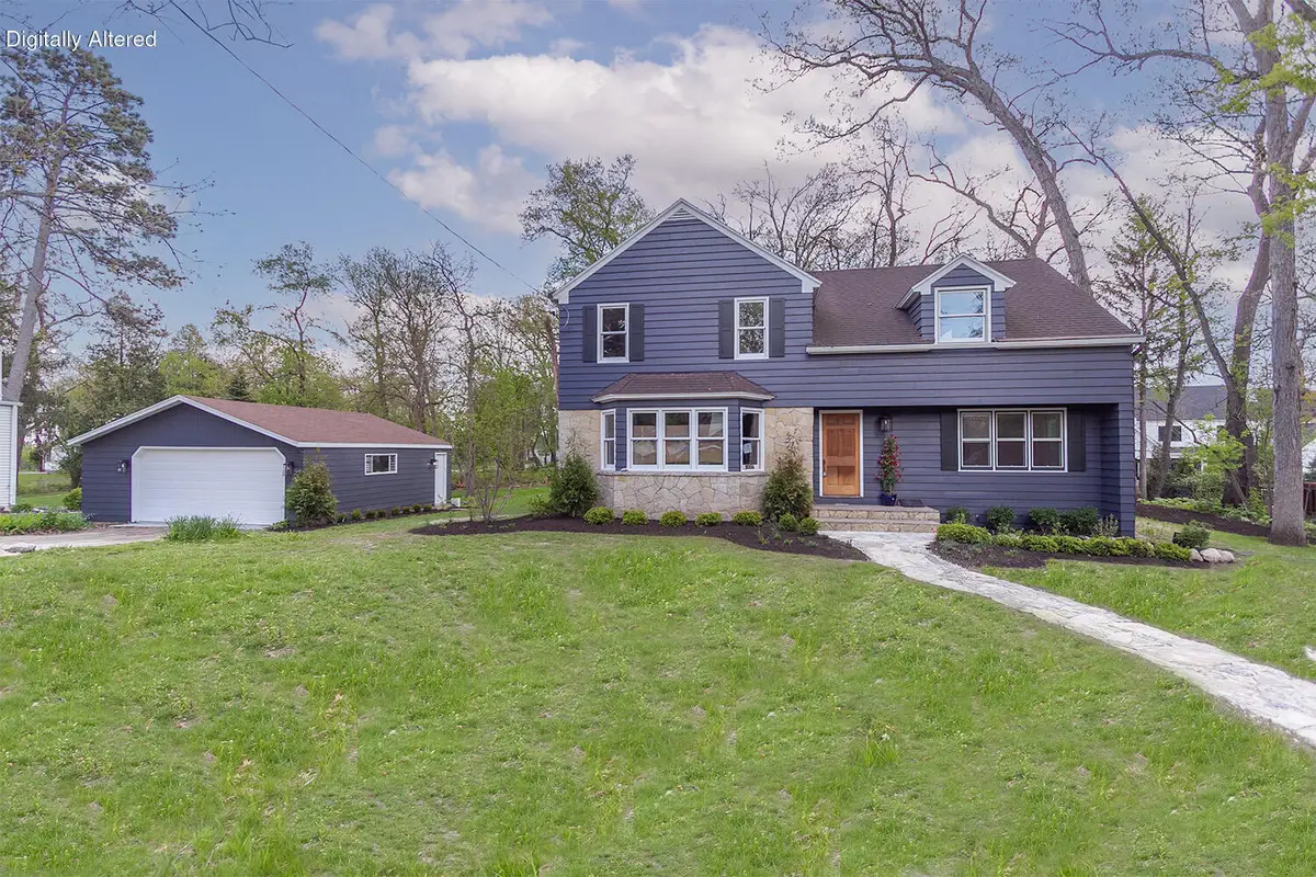 225 Waubun Dr, Fontana, WI 53125 - #1