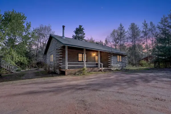 W5946 Woodland Trl, Germantown, WI 53950