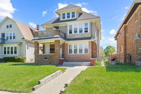 2850 N 51st St, Milwaukee, WI 53210