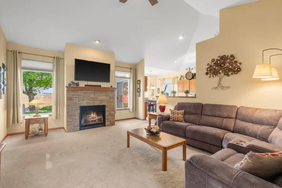 202 Meadow Ct, Delavan, WI 53115 - #2