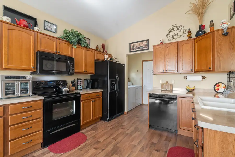 202 Meadow Ct, Delavan, WI 53115 - #3