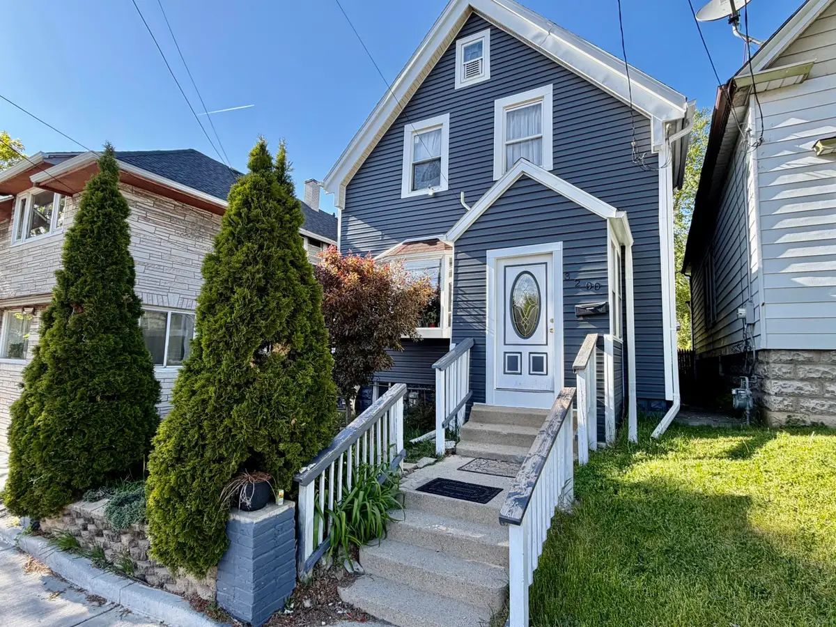 3200 W Pierce St, Milwaukee, WI 53215 - #1