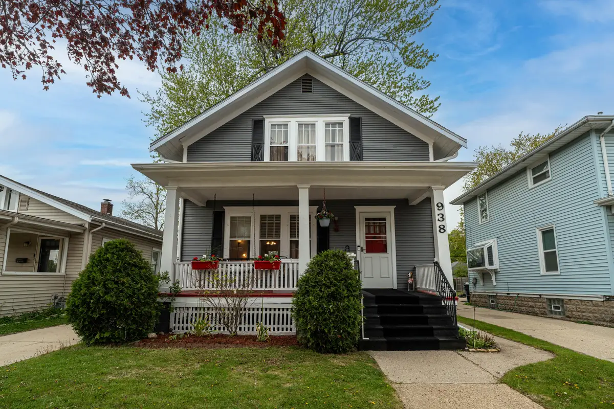 938 Cleveland Ave, Racine, WI 53405 - #1