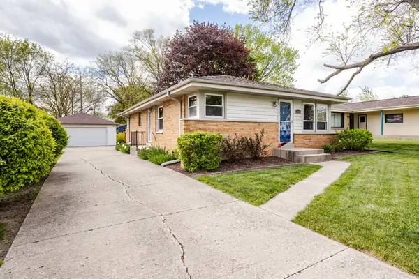 4123 N 95th St, Wauwatosa, WI 53222